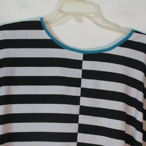* 2/$15 Lauren Conrad Top Small Black White Stripes Lightweight Crop Excellent - Picture 2 of 7